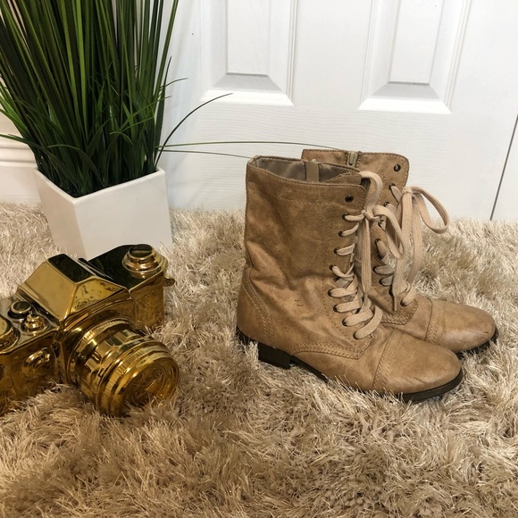 🥾Boots 🥾 - Picture 2 of 4